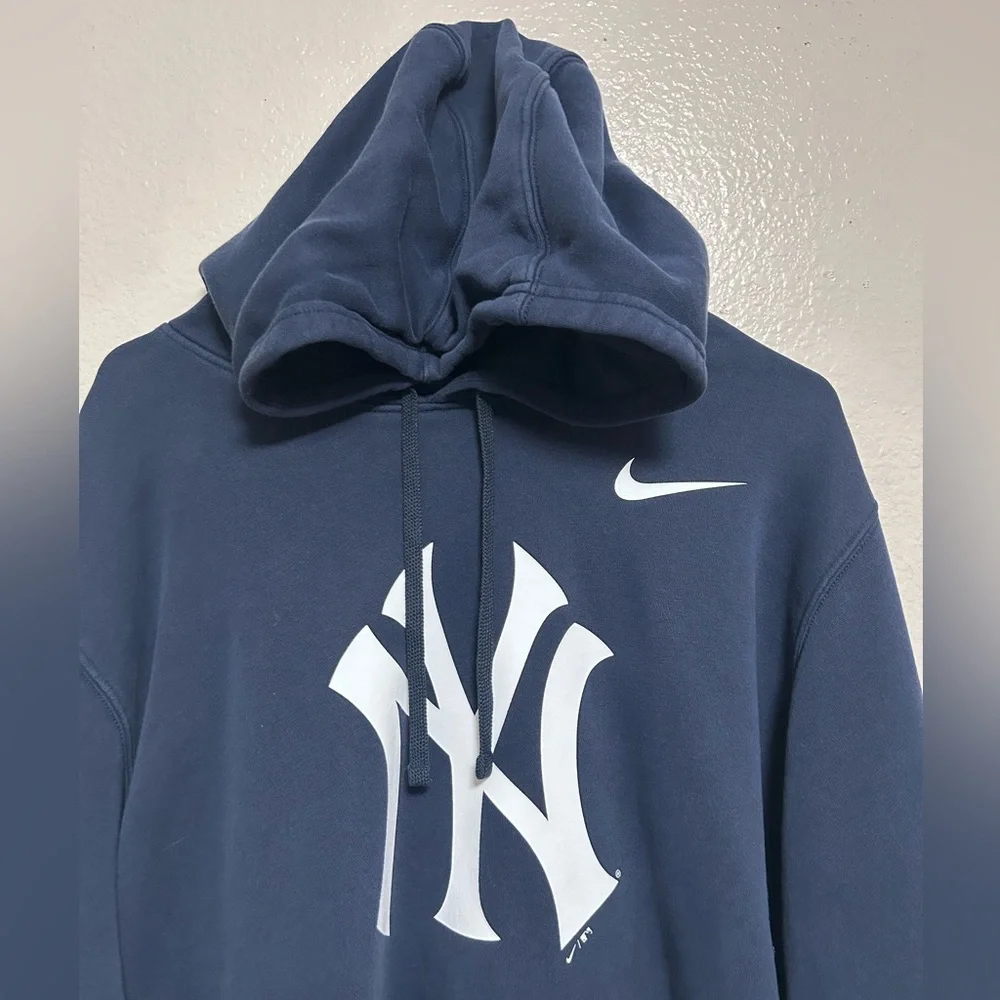 Nike New York Yankees Hooded Sweatshirt - Picture 1 of 3